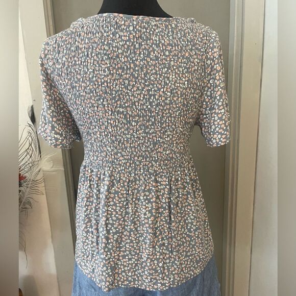 Urban Romantics Smocked Top Size Large juniors. - Picture 4 of 7